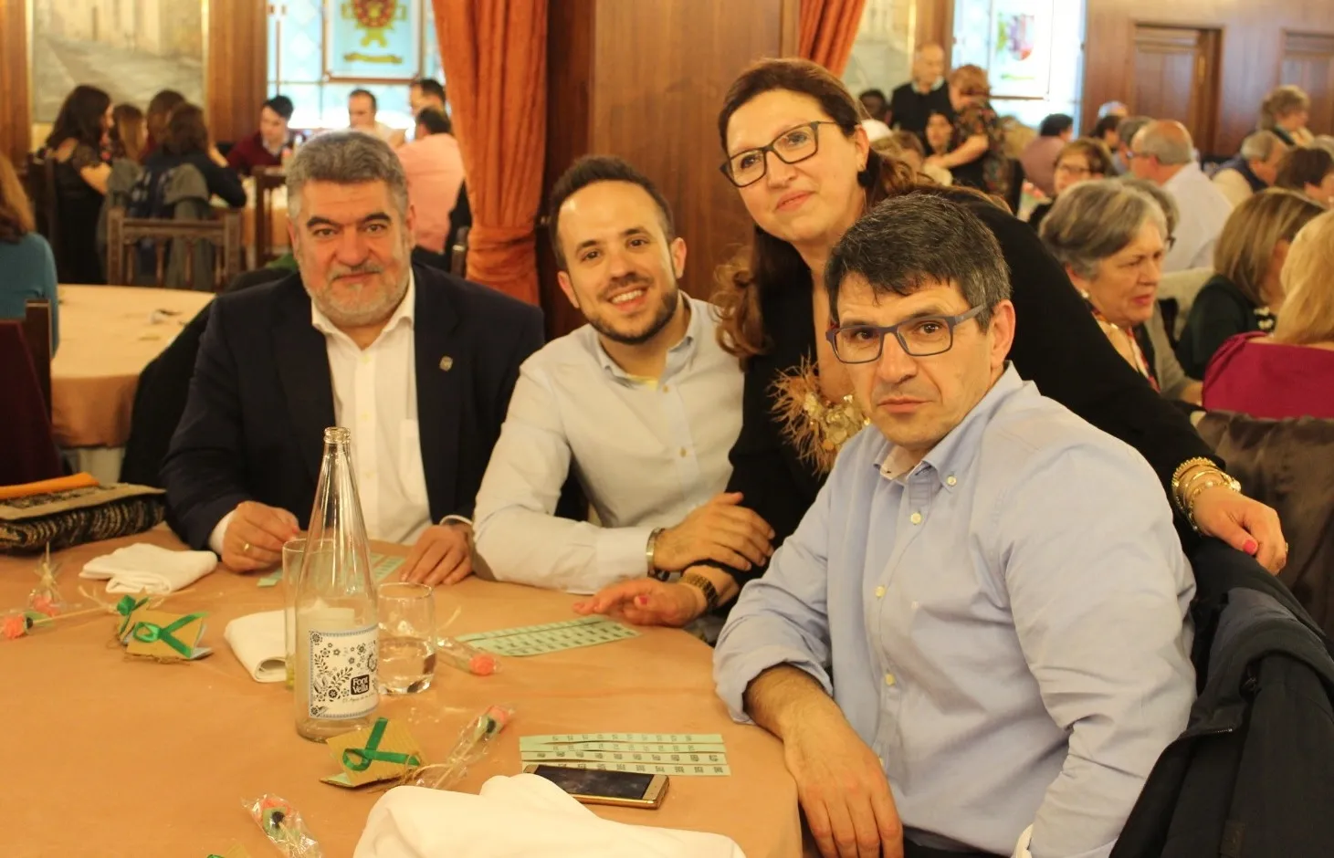 Foto 5 - La Asociaci&oacute;n Espa&ntilde;ola contra el C&aacute;ncer re&uacute;ne a 400 personas en su tradicional cena ben&eacute;fica  