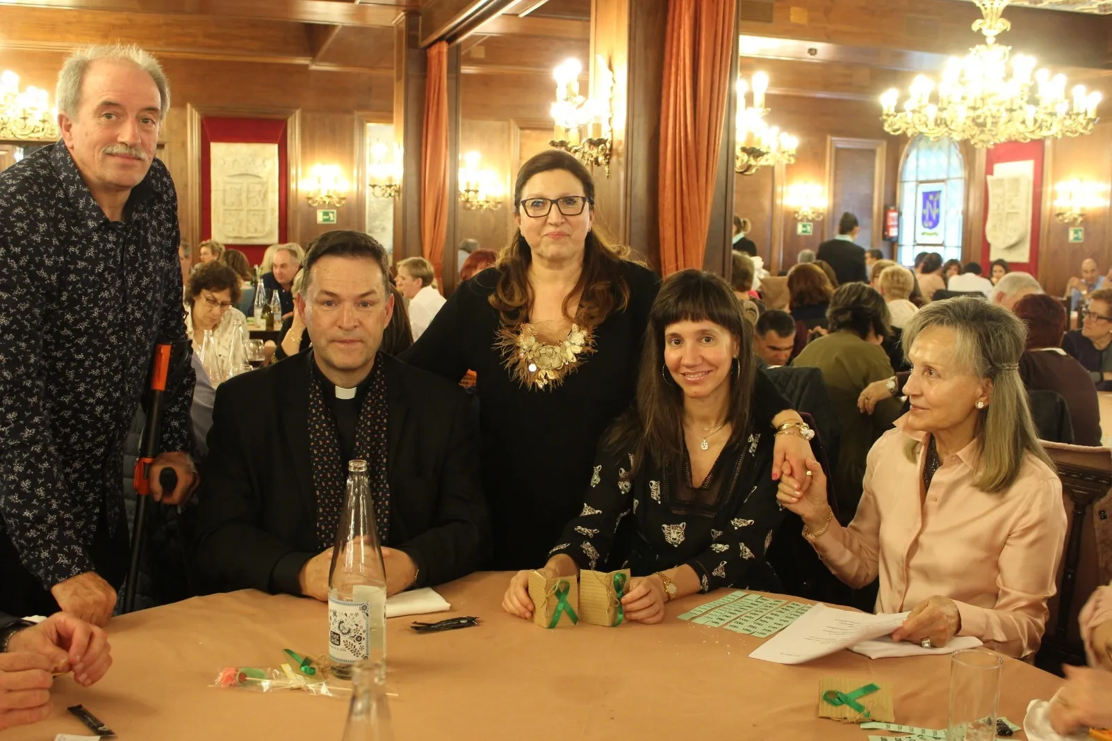 Foto 4 - La Asociaci&oacute;n Espa&ntilde;ola contra el C&aacute;ncer re&uacute;ne a 400 personas en su tradicional cena ben&eacute;fica  