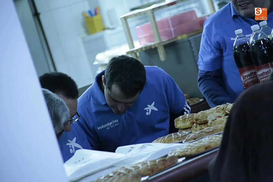 Foto 4 - &lsquo;Hornazo para todos&rsquo; en el comedor de los pobres  