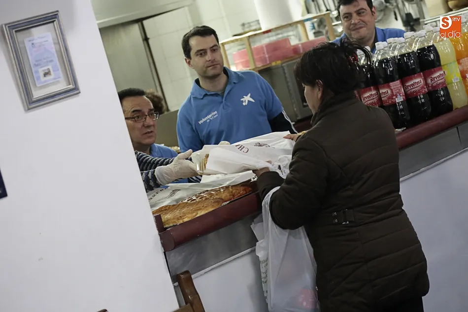 Foto 2 - &lsquo;Hornazo para todos&rsquo; en el comedor de los pobres  