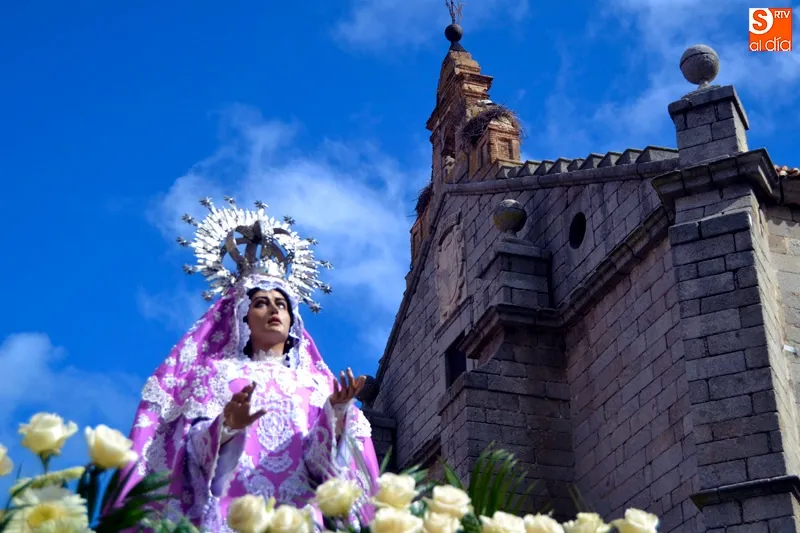 Foto 6 - Respeto y devoci&oacute;n arropan a la Virgen de la Misericordia durante su solemne procesi&oacute;n