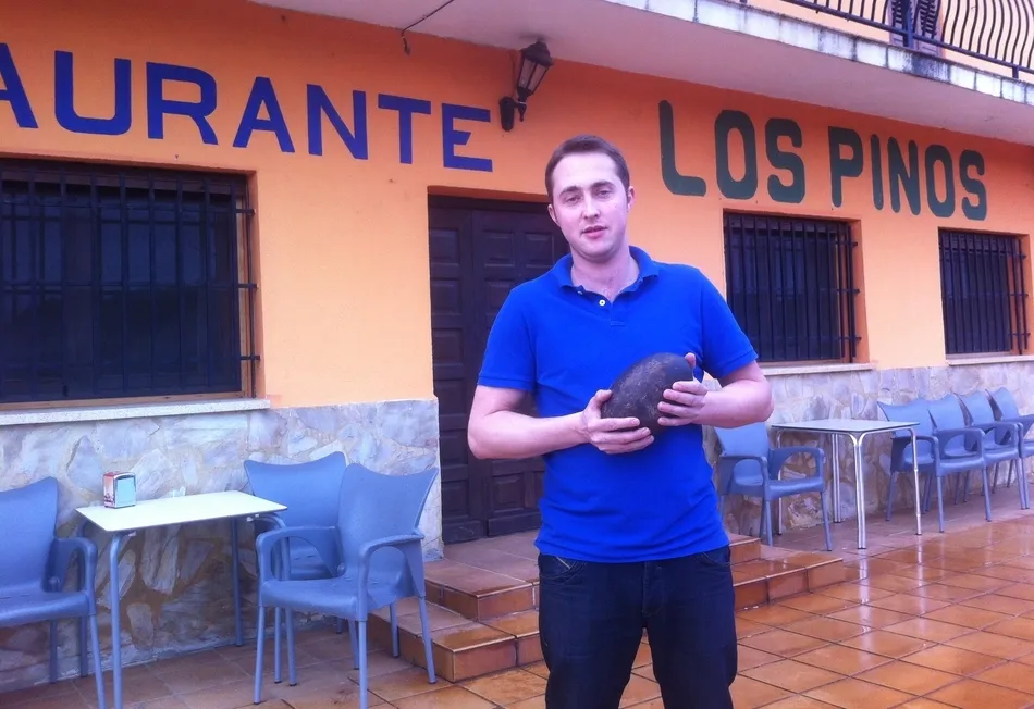 Foto 2 - Encuentran un posible meteorito en un pinar de Robleda  