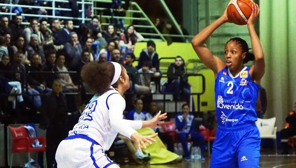 Partido de la liga regular entre UniFerrol y Avenida