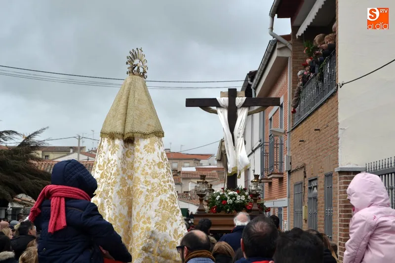 Foto 3 - Nada puede con el tradicional paso de los Quintos de Alaraz por el r&iacute;o Gamo