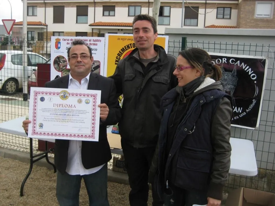 Foto 2 - Villares de la Reina clausura el Curso de Agility  