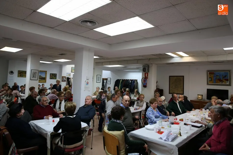 Foto 2 - La Asociaci&oacute;n de Mayores La Golondrina celebra el Lunes de Aguas &nbsp;  