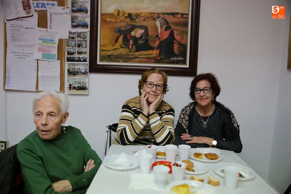Foto 3 - La Asociaci&oacute;n de Mayores La Golondrina celebra el Lunes de Aguas &nbsp;  