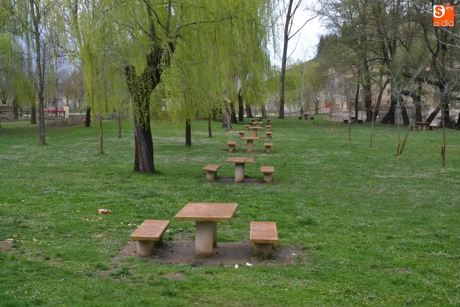 El mal tiempo ‘cancela’ el Lunes de Aguas al aire libre  