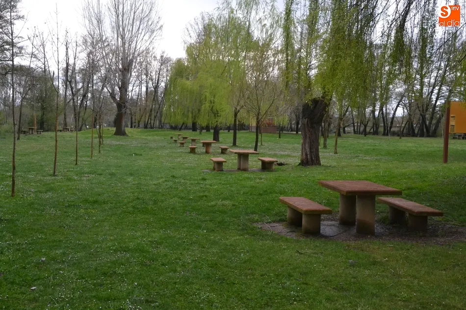Foto 7 - El mal tiempo &lsquo;cancela&rsquo; el Lunes de Aguas al aire libre  