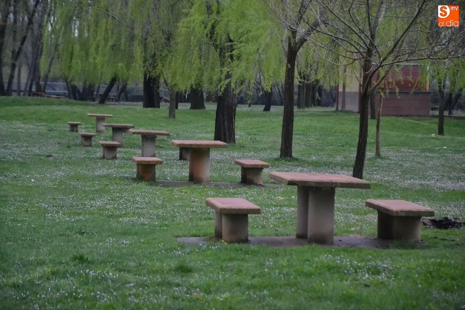 Foto 6 - El mal tiempo &lsquo;cancela&rsquo; el Lunes de Aguas al aire libre  