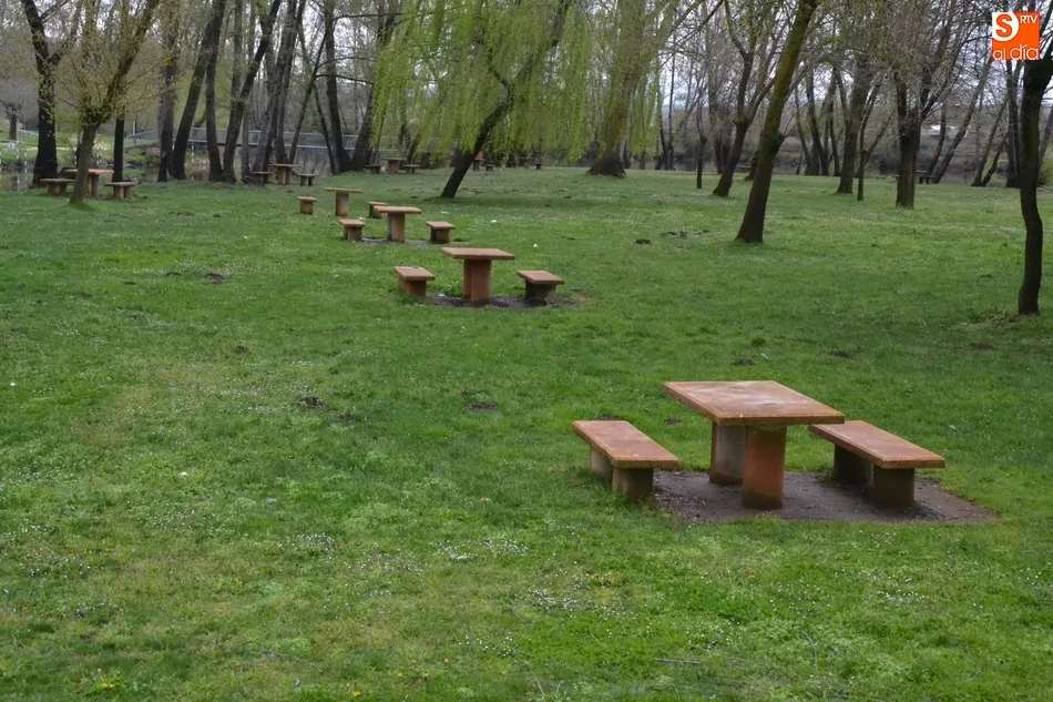 Foto 3 - El mal tiempo &lsquo;cancela&rsquo; el Lunes de Aguas al aire libre  