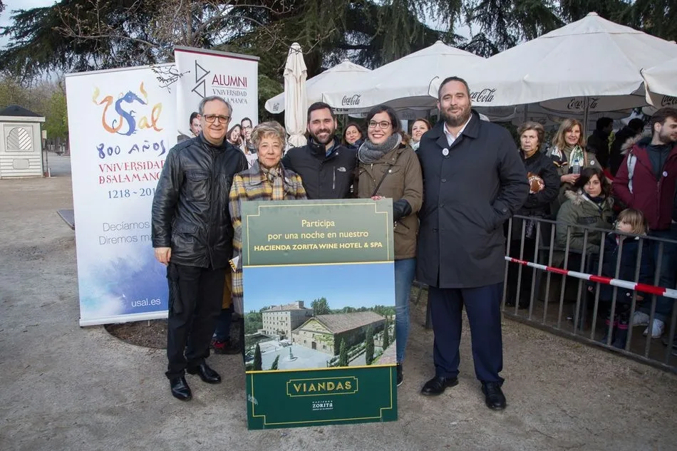 Foto 2 - El&nbsp;Lunes de Aguas madrile&ntilde;o conquista el Retiro con cientos de salmantinos  