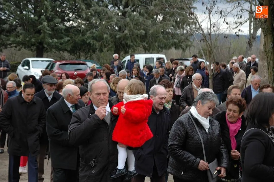 Foto 10 - La subasta de roscas de la Virgen del Castillo alcanza los 950 euros  