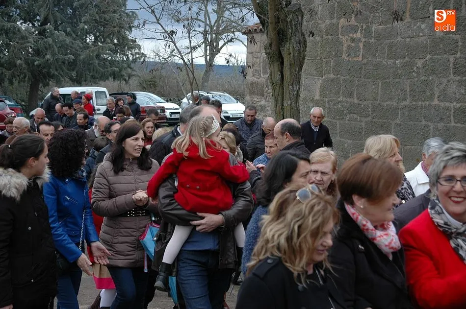 Foto 5 - La subasta de roscas de la Virgen del Castillo alcanza los 950 euros  