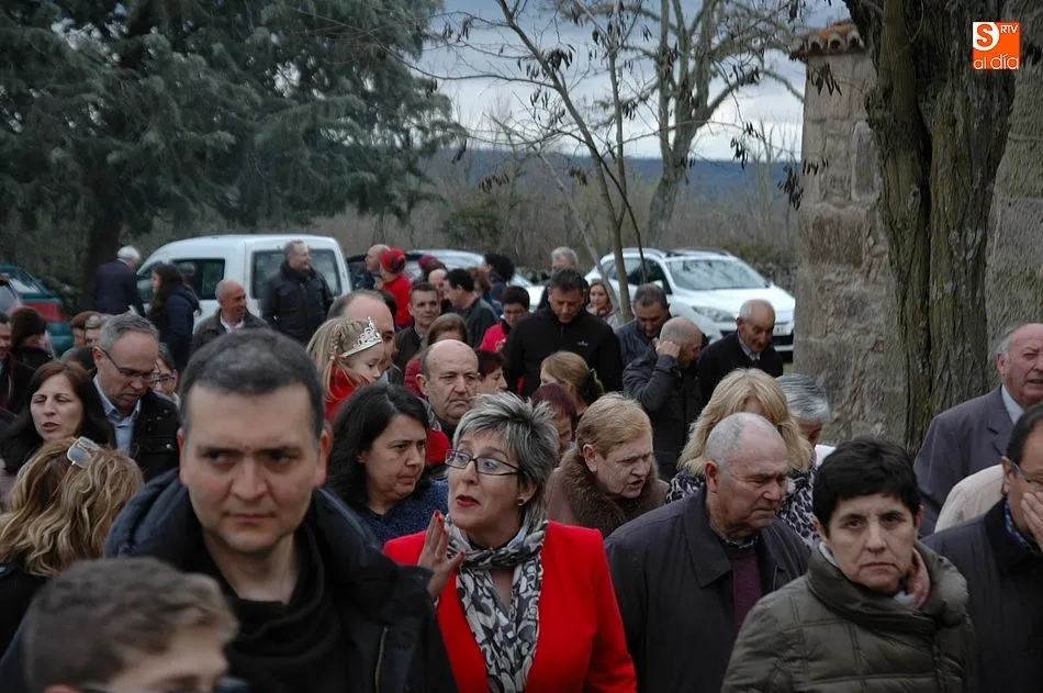 Foto 4 - La subasta de roscas de la Virgen del Castillo alcanza los 950 euros  