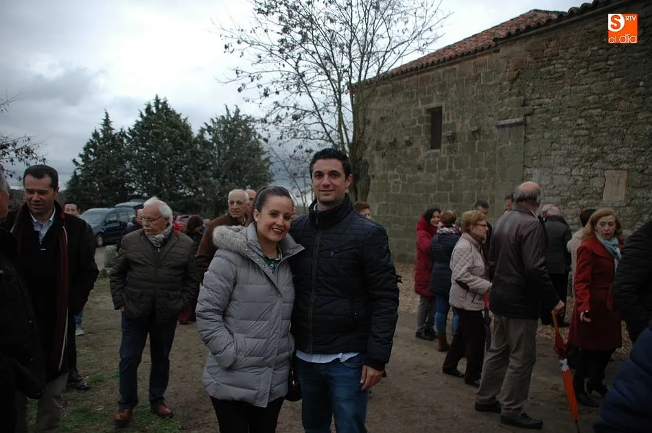 Foto 3 - La subasta de roscas de la Virgen del Castillo alcanza los 950 euros  