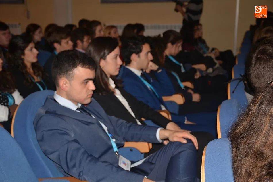 Foto 6 - Alumnos de la USAL debaten temas internacionales simulando a las Naciones Unidas