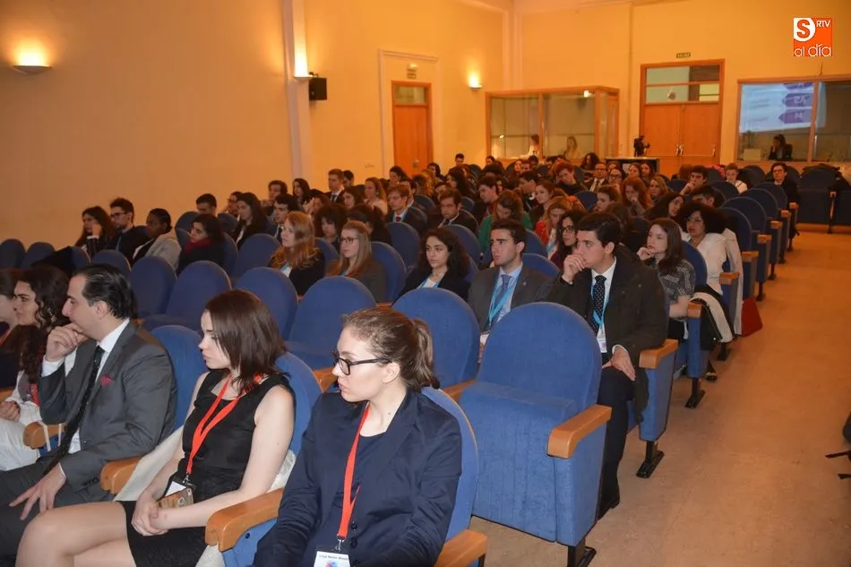 Participantes del foro multicultural / Foto: Lydia González