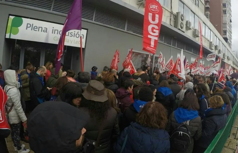 Mirobrigenses asisten a la manifestación de las plantillas de atención a personas con...