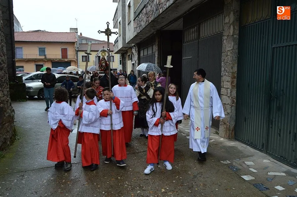 Foto 11 - Linares homenajea a la Virgen del Buen Suceso bajo la lluvia