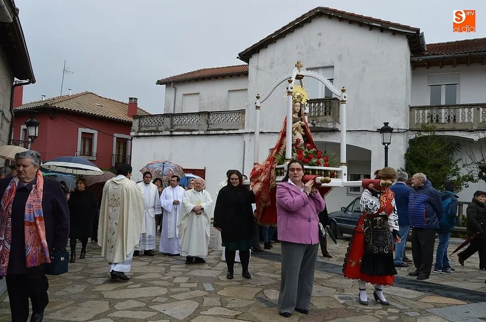 Foto 8 - Linares homenajea a la Virgen del Buen Suceso bajo la lluvia