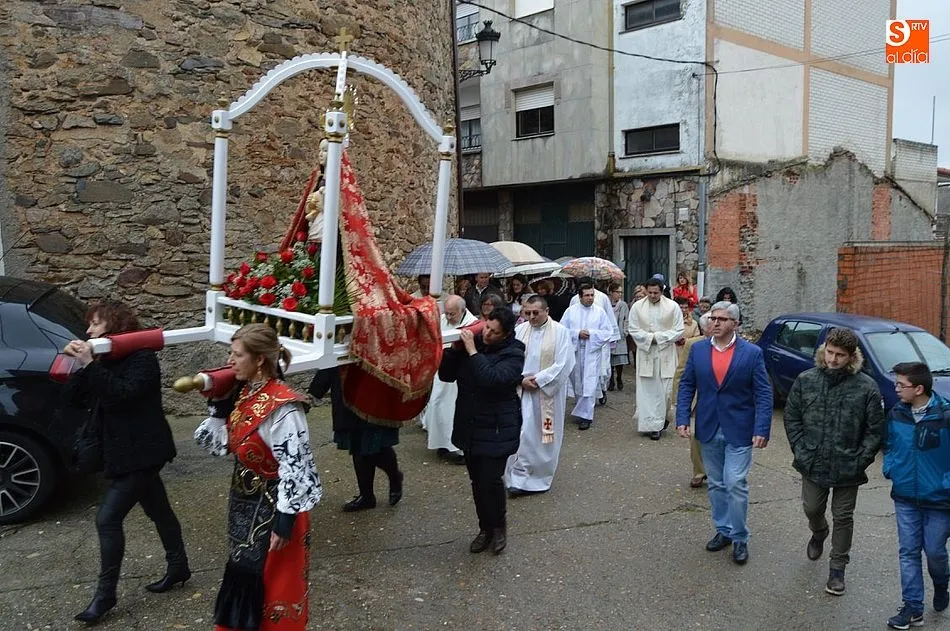 Foto 7 - Linares homenajea a la Virgen del Buen Suceso bajo la lluvia
