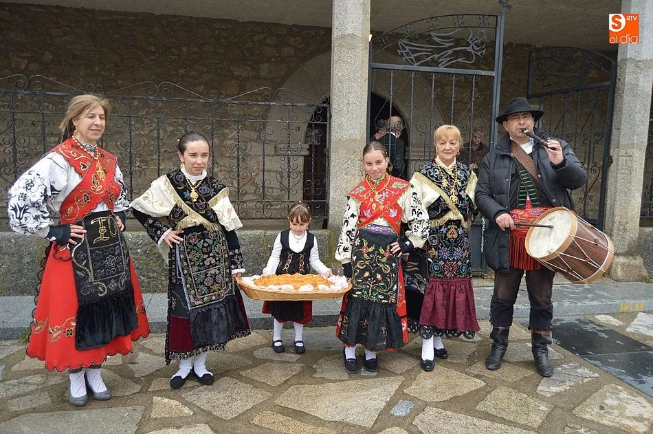 Foto 4 - Linares homenajea a la Virgen del Buen Suceso bajo la lluvia