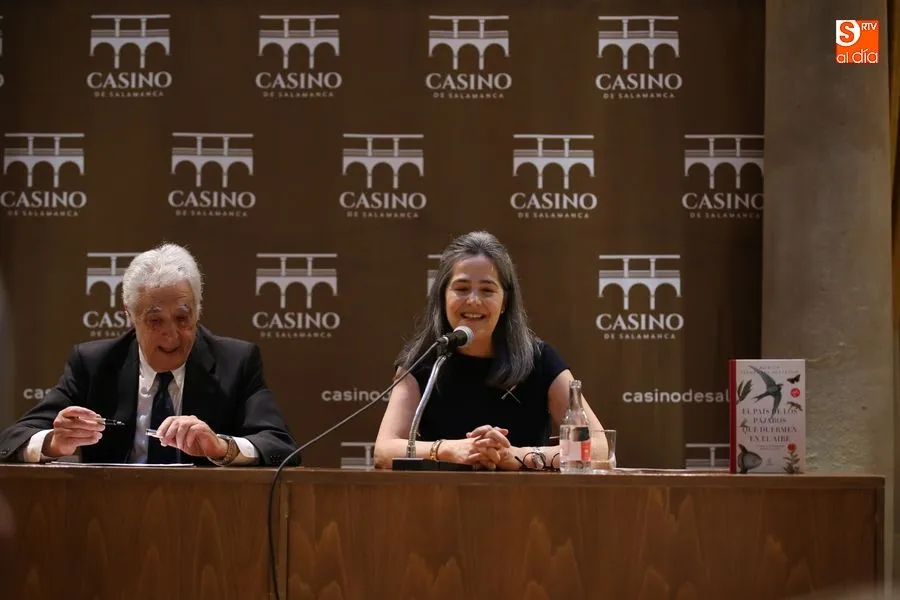 Momento de la conferencia en el Casino / Foto: Alberto Martín