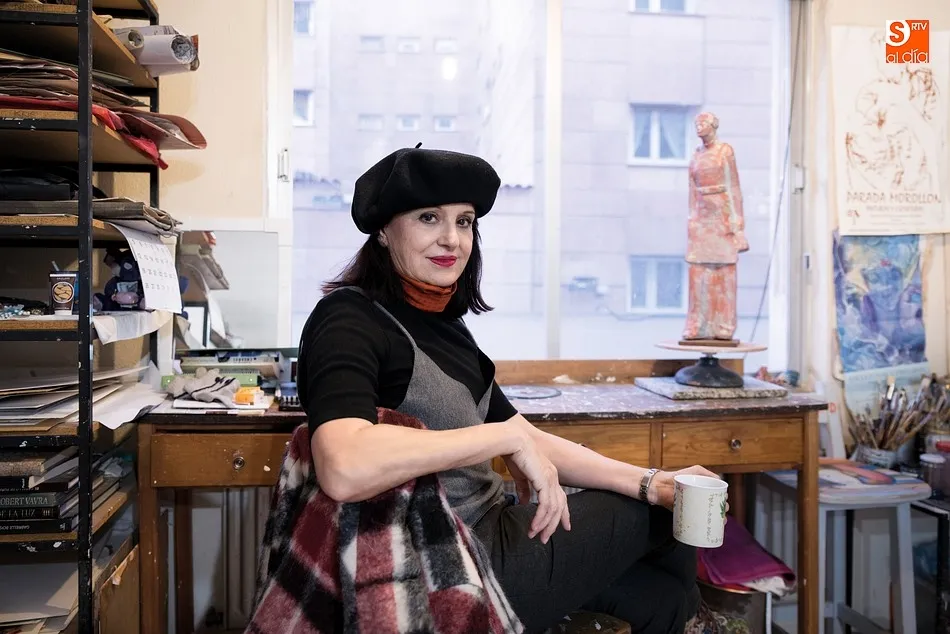 Foto 2 - Mar&iacute;a Salud Parada Moroll&oacute;n, po&eacute;tica del volumen  