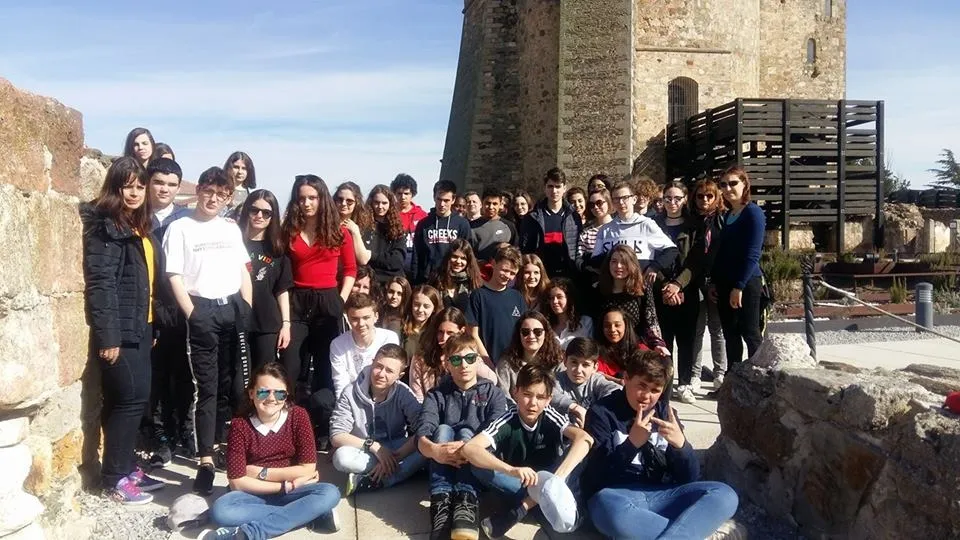 Una excursión de jóvenes en el Castillo de los Duques de Alba