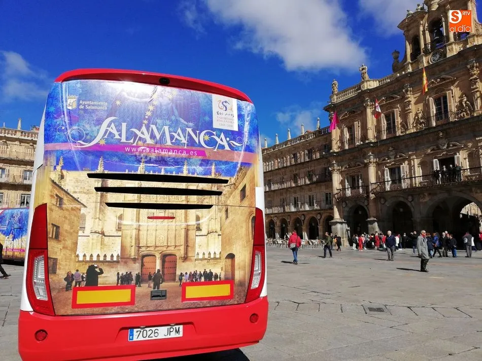 Foto 11 - Dos autobuses de la l&iacute;nea Salamanca-Madrid promocionan el VIII Centenario de la Universidad