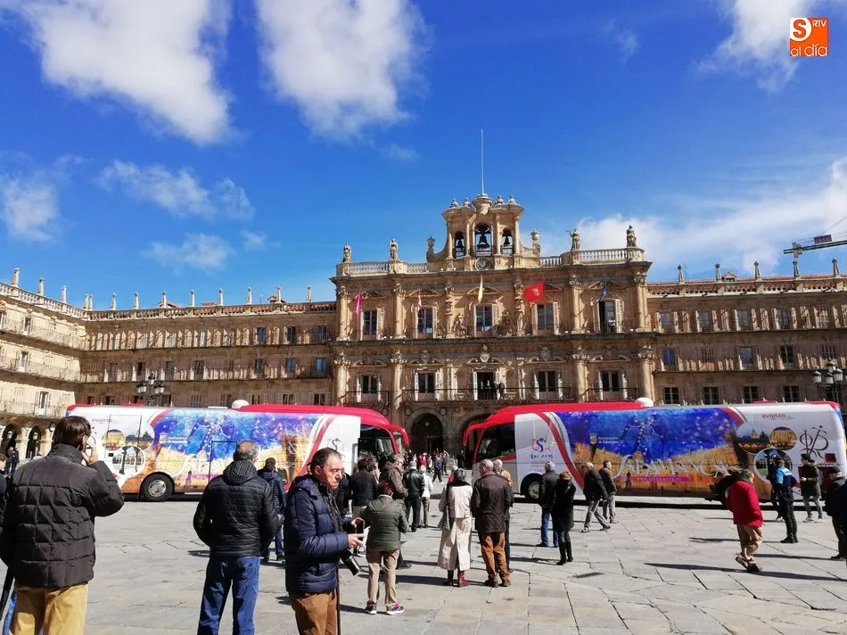 Foto 10 - Dos autobuses de la l&iacute;nea Salamanca-Madrid promocionan el VIII Centenario de la Universidad