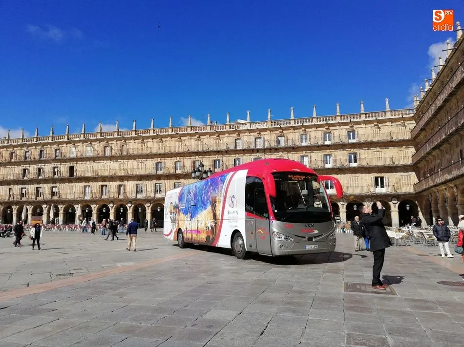 Foto 8 - Dos autobuses de la l&iacute;nea Salamanca-Madrid promocionan el VIII Centenario de la Universidad