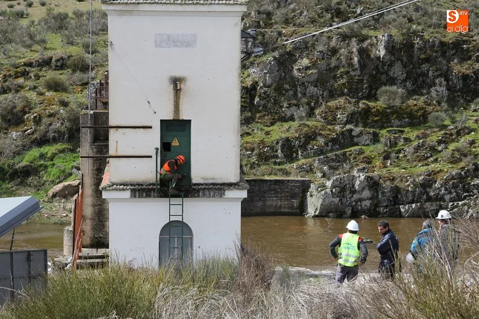 Foto 11 - Un grupo de vecinos trata de impedir el derribo de la presa de Yecla de Yeltes  
