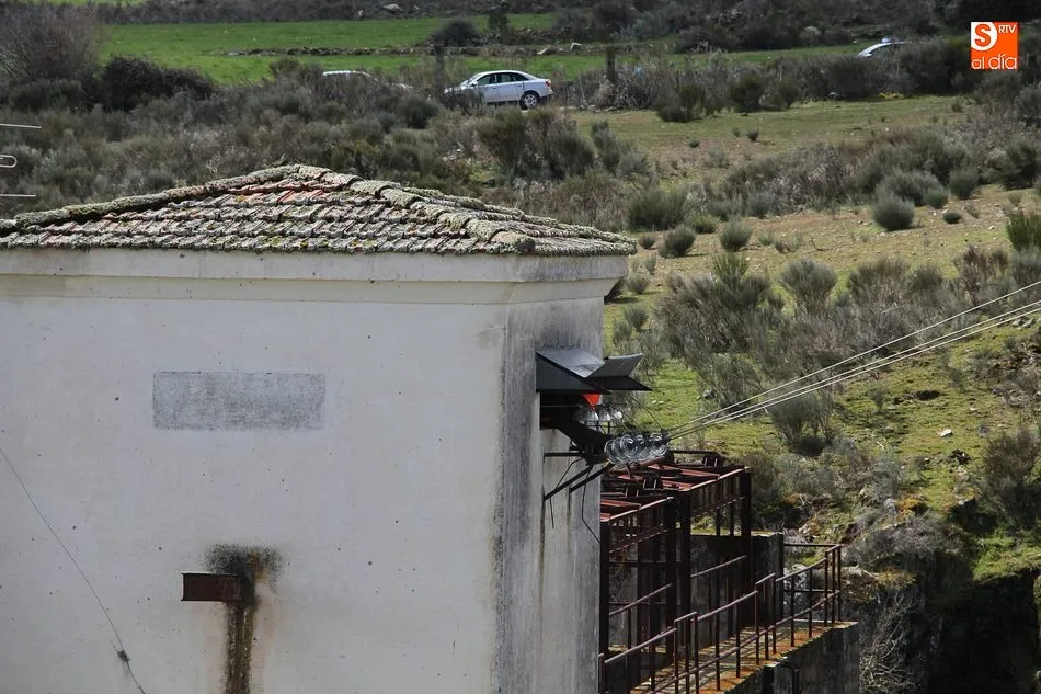 Foto 6 - Un grupo de vecinos trata de impedir el derribo de la presa de Yecla de Yeltes  