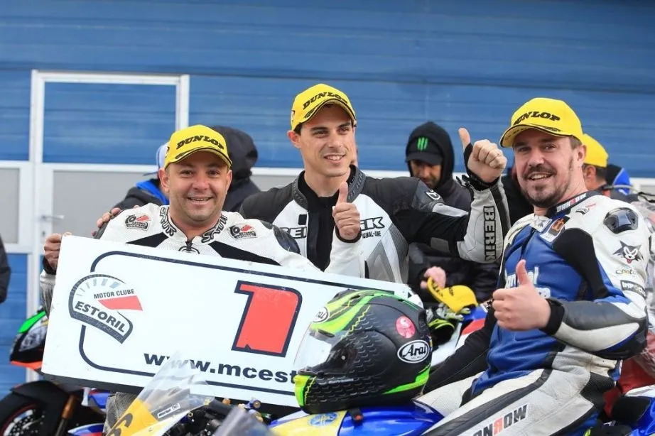 Fernado García Merchán junto a sus compañeros de equipo: Periclés y Coelho