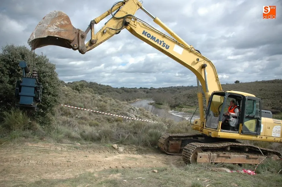 Foto 2 - La CHD inicia el derribo de la presa de Yecla de Yeltes  