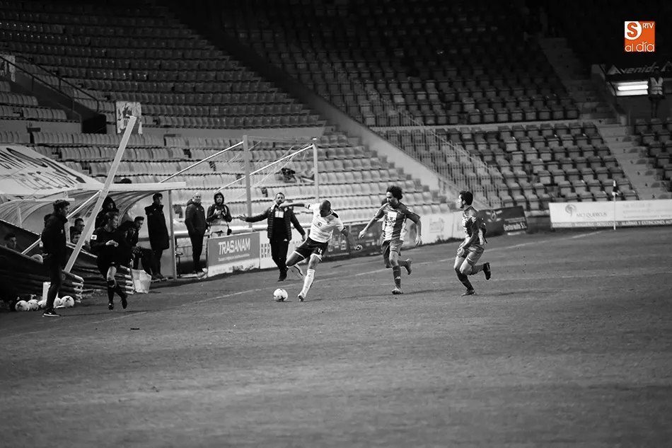 Foto 11 - Trabajada victoria del CF Salmantino UDS que vuelve los puestos de play-off a costa del Tordesillas ...