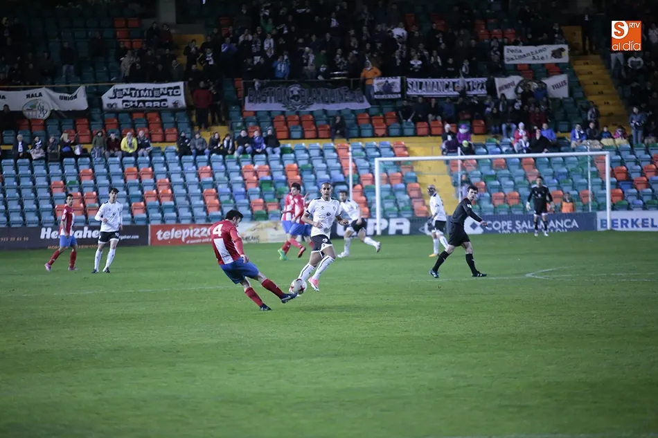 Foto 10 - Trabajada victoria del CF Salmantino UDS que vuelve los puestos de play-off a costa del Tordesillas ...