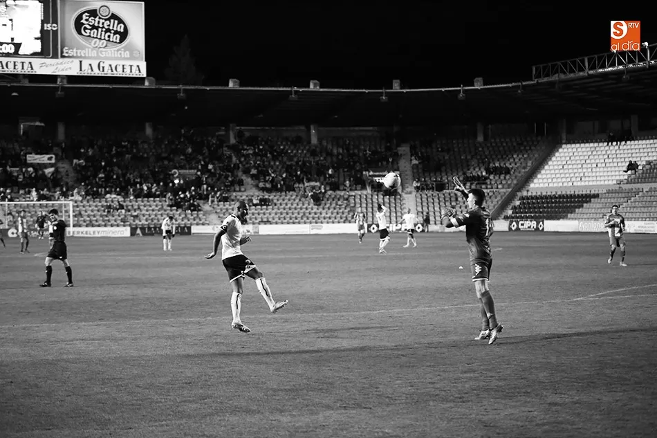 Foto 7 - Trabajada victoria del CF Salmantino UDS que vuelve los puestos de play-off a costa del Tordesillas ...