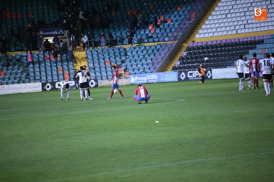 Foto 6 - Trabajada victoria del CF Salmantino UDS que vuelve los puestos de play-off a costa del Tordesillas ...