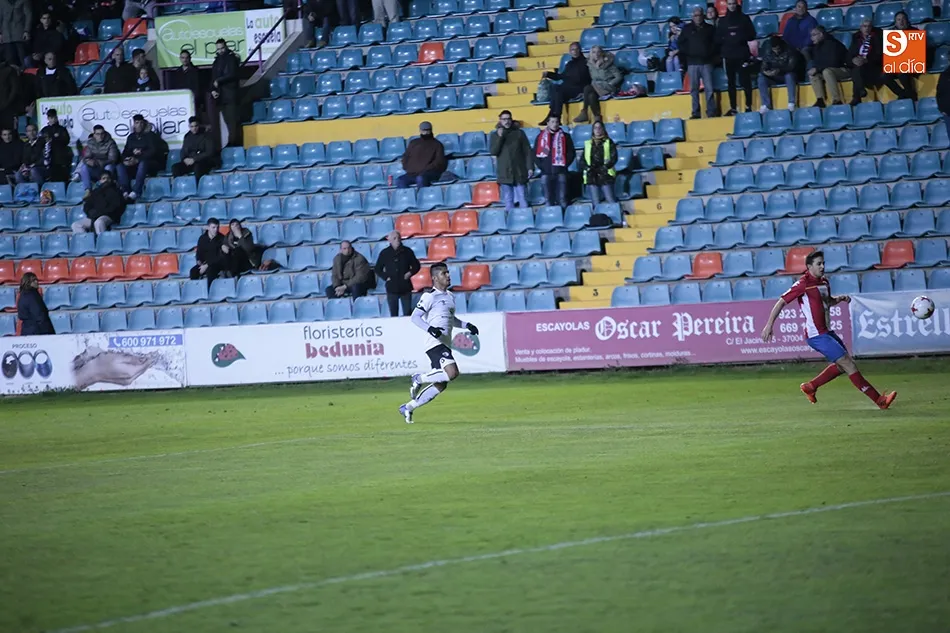 Foto 5 - Trabajada victoria del CF Salmantino UDS que vuelve los puestos de play-off a costa del Tordesillas ...