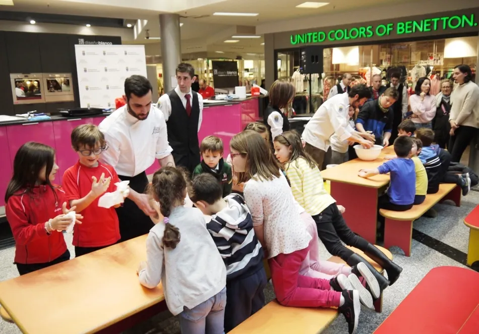 Foto 2 - Destacados chefs salmantinos se exhiben en el V Show Cooking de El Tormes