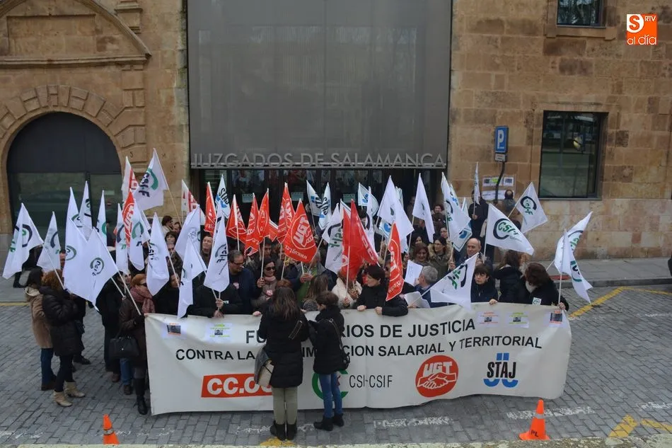 Foto 10 - Los funcionarios de justicia piden mejores retribuciones y condiciones de trabajo dignas