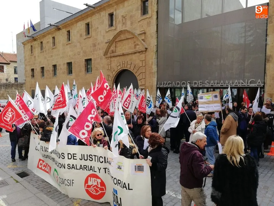 Foto 6 - Los funcionarios de justicia piden mejores retribuciones y condiciones de trabajo dignas