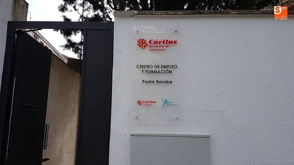 Foto 8 - C&aacute;ritas reunifica sus servicios de formaci&oacute;n y empleo en el renovado centro Padre Basabe