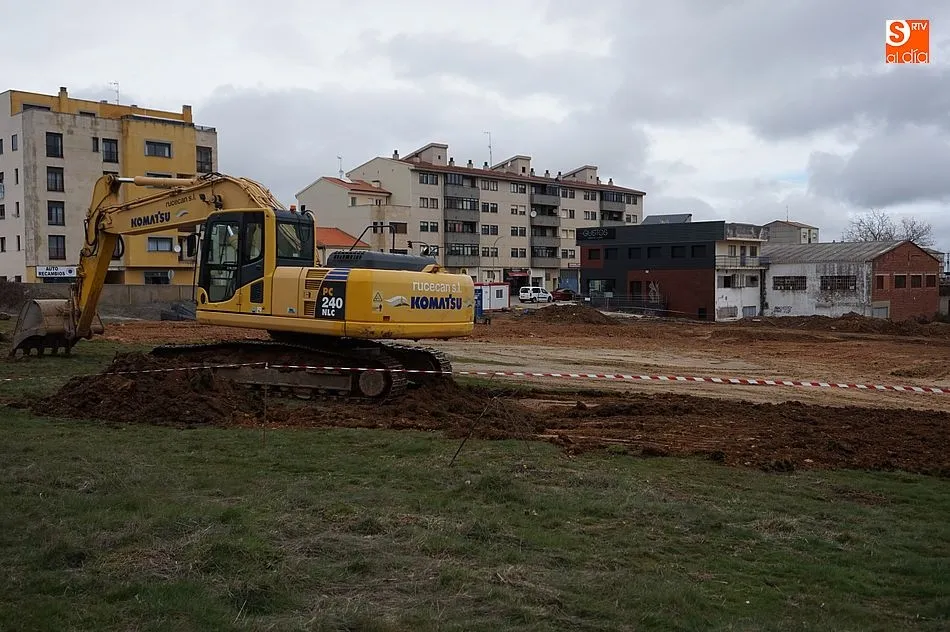 Foto 2 - El campo Iberia acoge los primeros trabajos de construcci&oacute;n del supermercado Lupa