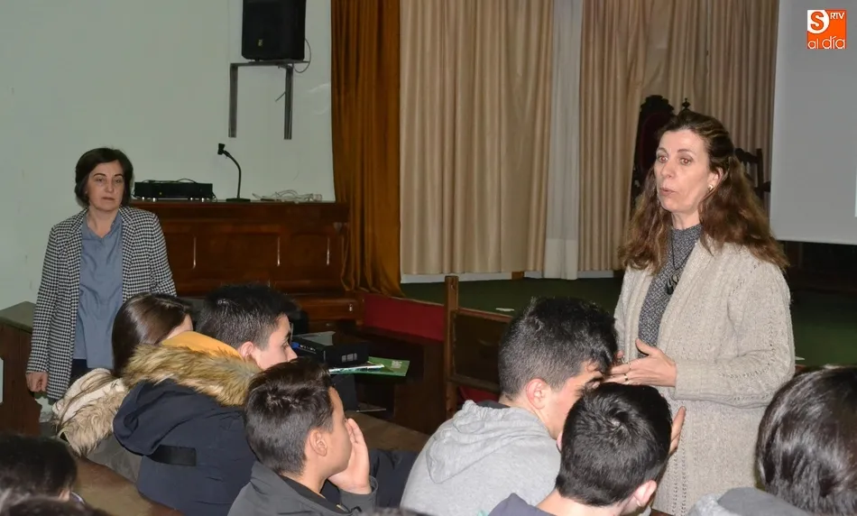 Foto 11 - Los alumnos de los IES mirobrigenses conocen sus alternativas de futuro  