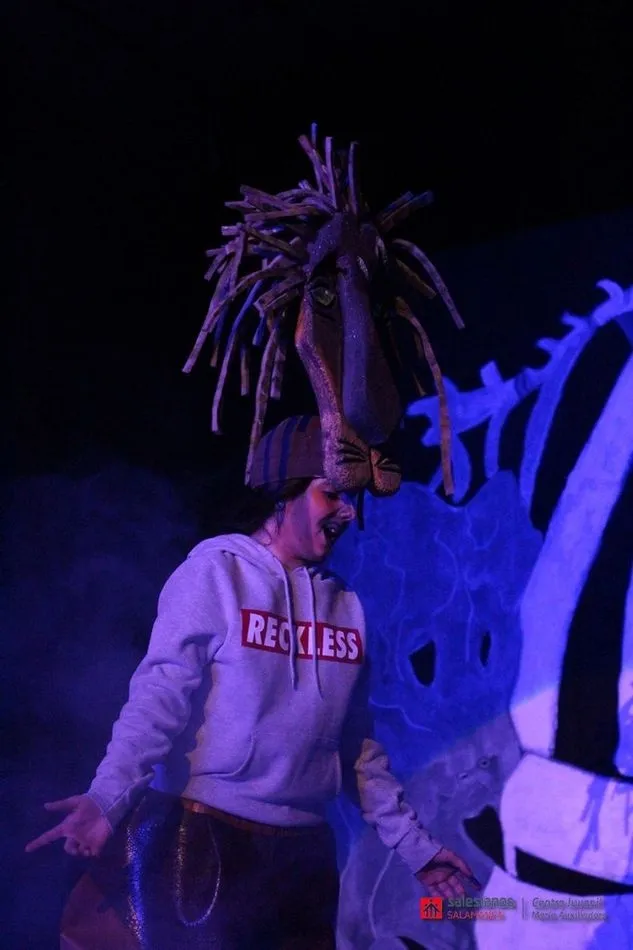 Foto 4 - El Centro Juvenil Mar&iacute;a Auxiliadora lleva a escena el Musical &Eacute;l vive en t&iacute;