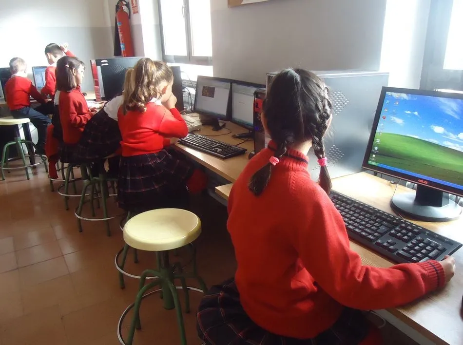 Foto 8 - Apuesta firme por la inform&aacute;tica en el colegio Padres Trinitarios